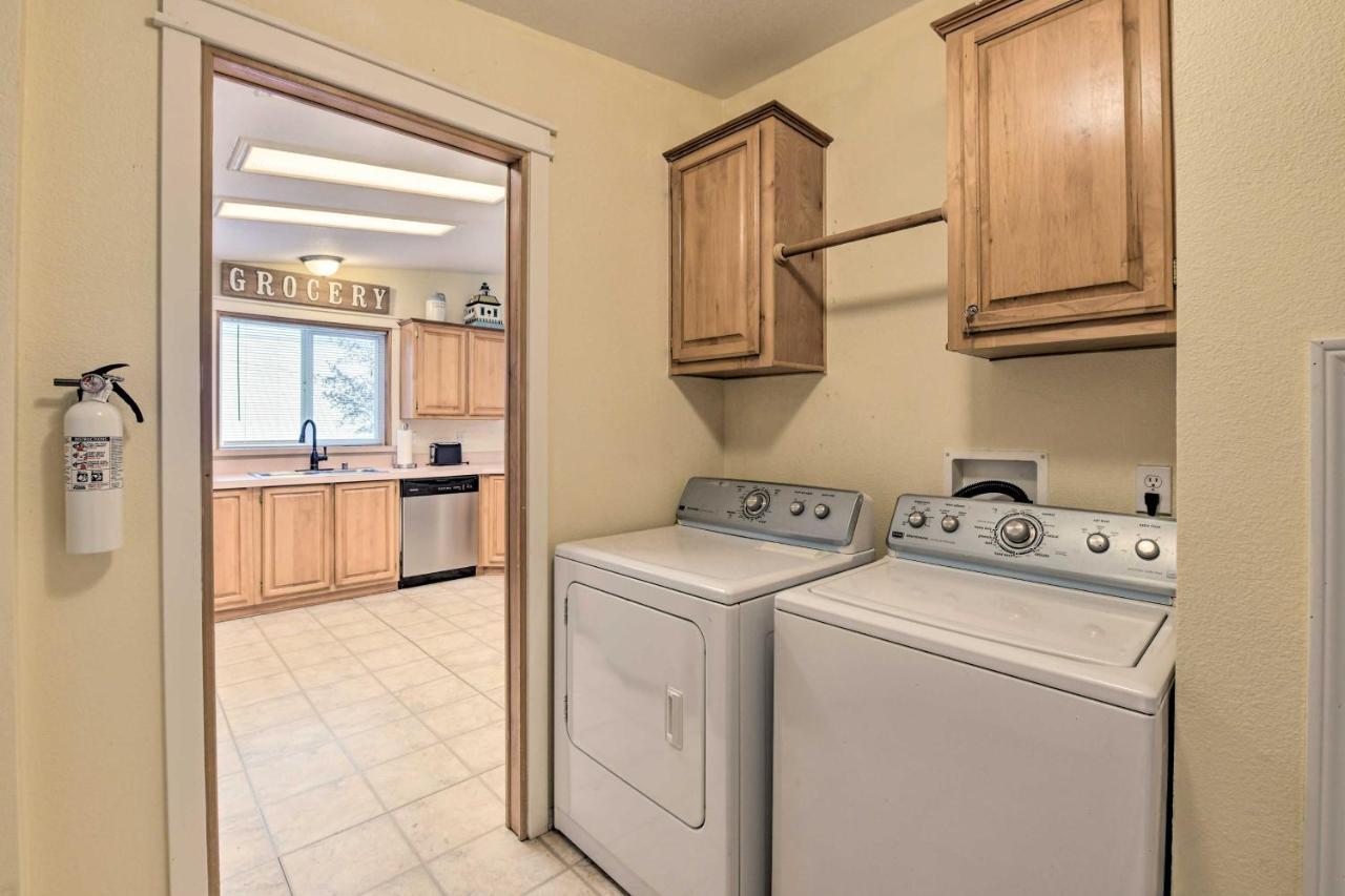 Cute With Deck Walk 115 Ft To Brewery And Cafe Holiday home Poulsbo