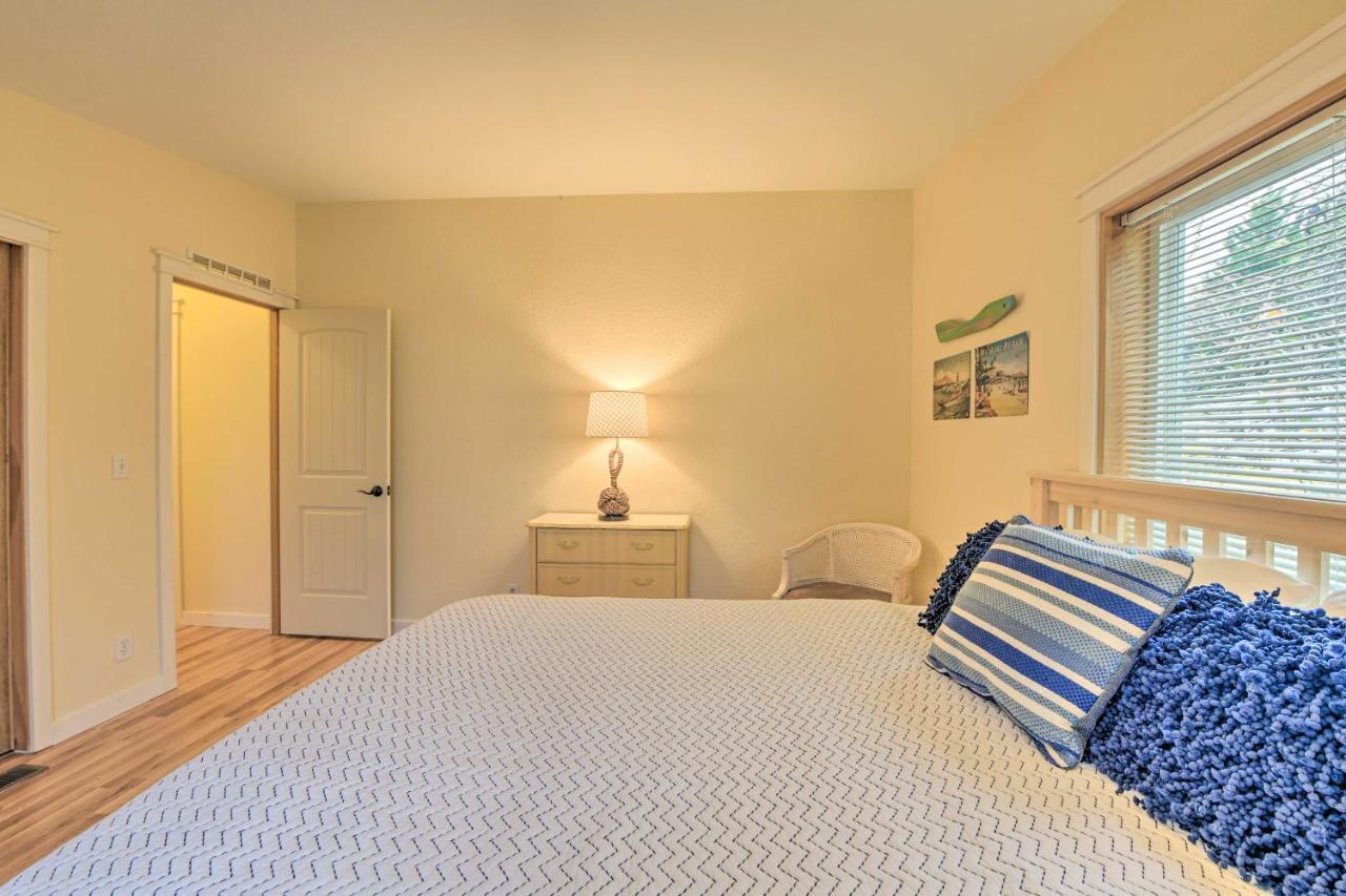 Cute With Deck Walk 115 Ft To Brewery And Cafe Holiday home Poulsbo